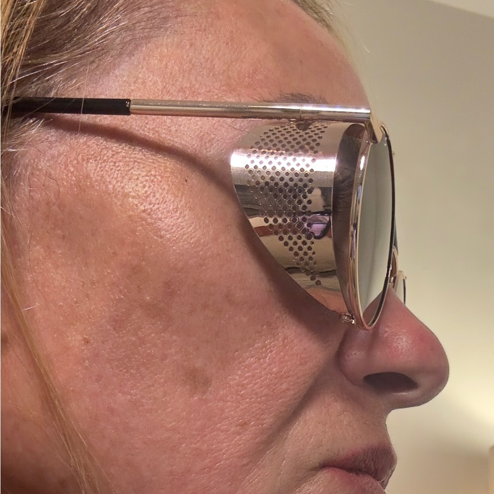 UNISEX Stylish Gold Sunglasses - Picture 2 of 15
